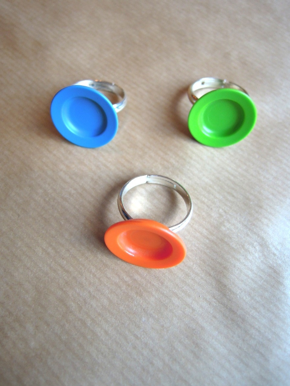 plastic plate ring / blue, green or orange