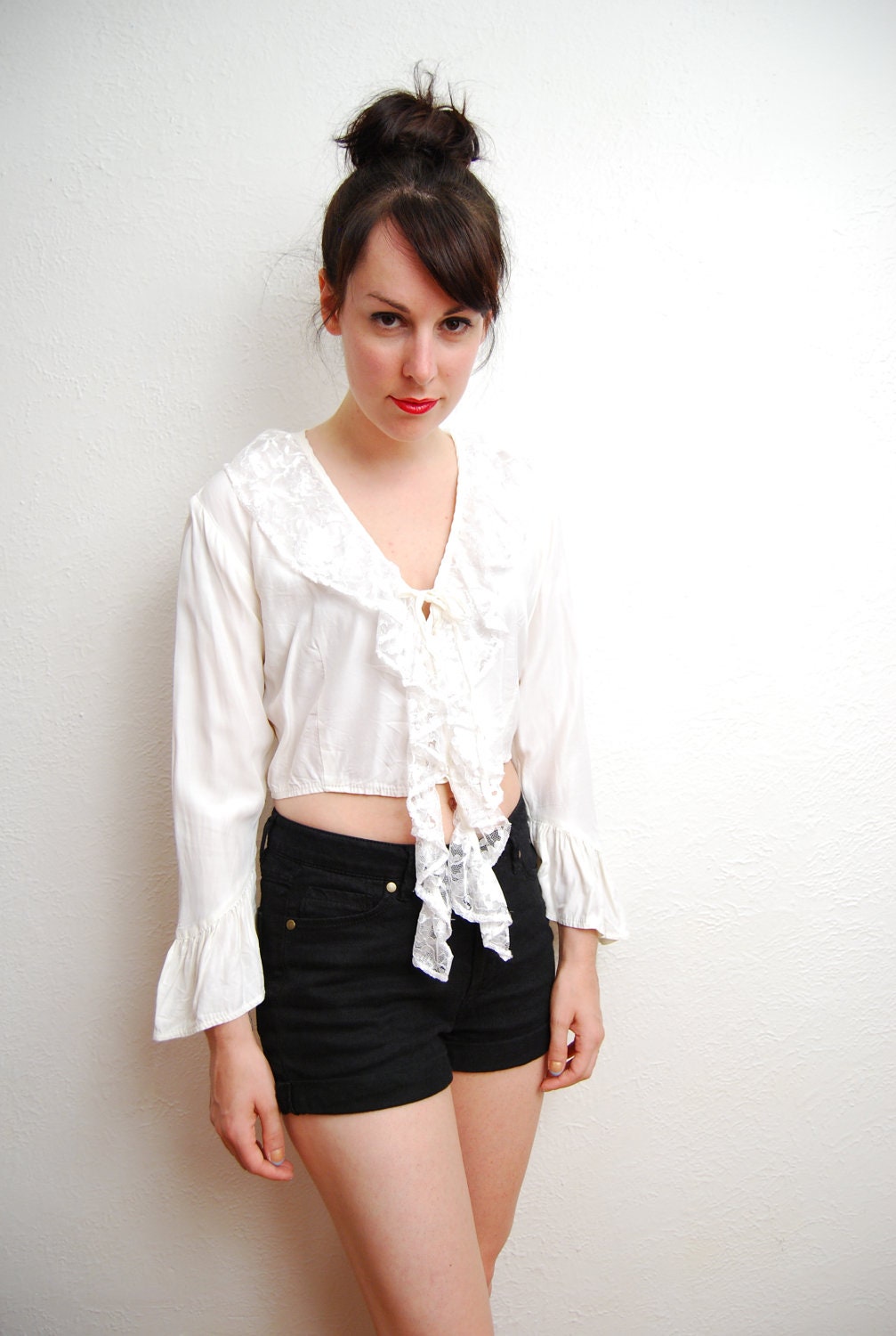 vintage 1990s / cream / lace / rayon / cropped / grunge blouse / ruffle sleeves / S-M - YeYe
