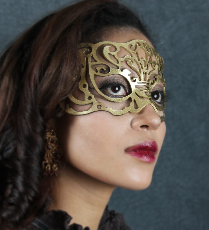 Masquerade mask in gold leather "Victoriana"