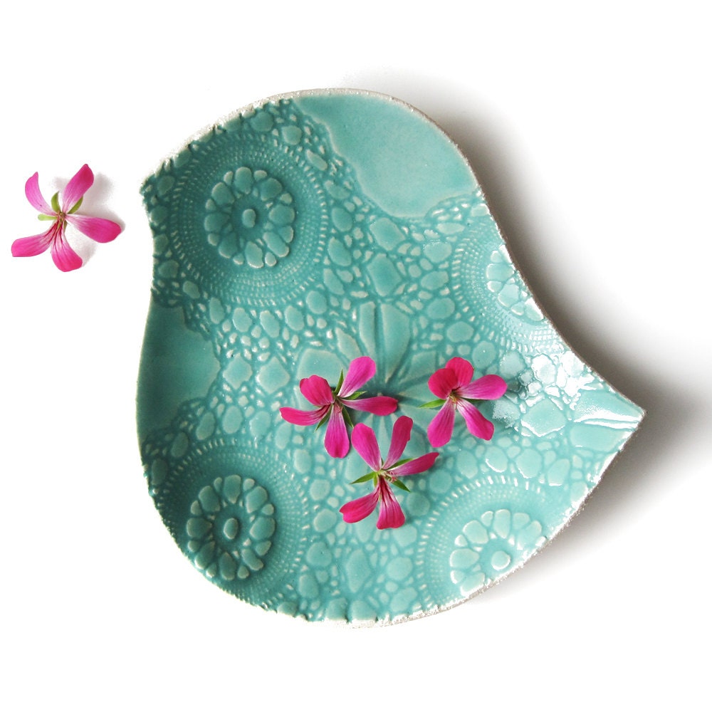 Ceramic plate Large bird plate Seafoam turquoise ceramic pottery bowl Lace texture Modern Retro Decorative Functional Serving Dinnerware