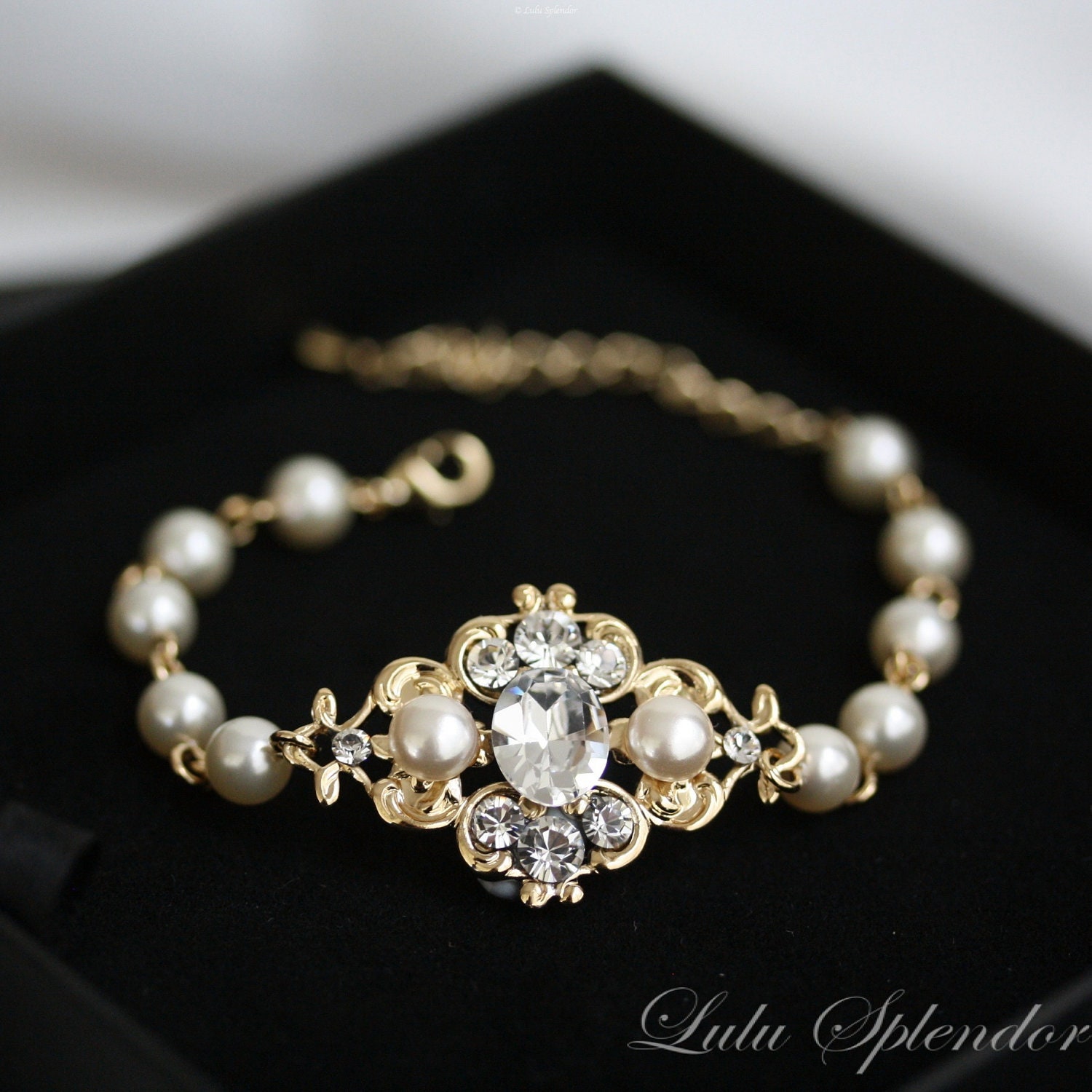 Ivory pearl bracelet, Gold Bridal Bracelet with Swarovski Pearl and crystals, Vintage style Bracelet, Wedding Jewelry LEILA