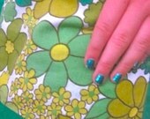 1970s Green Flowers Pocketed Green  Apron