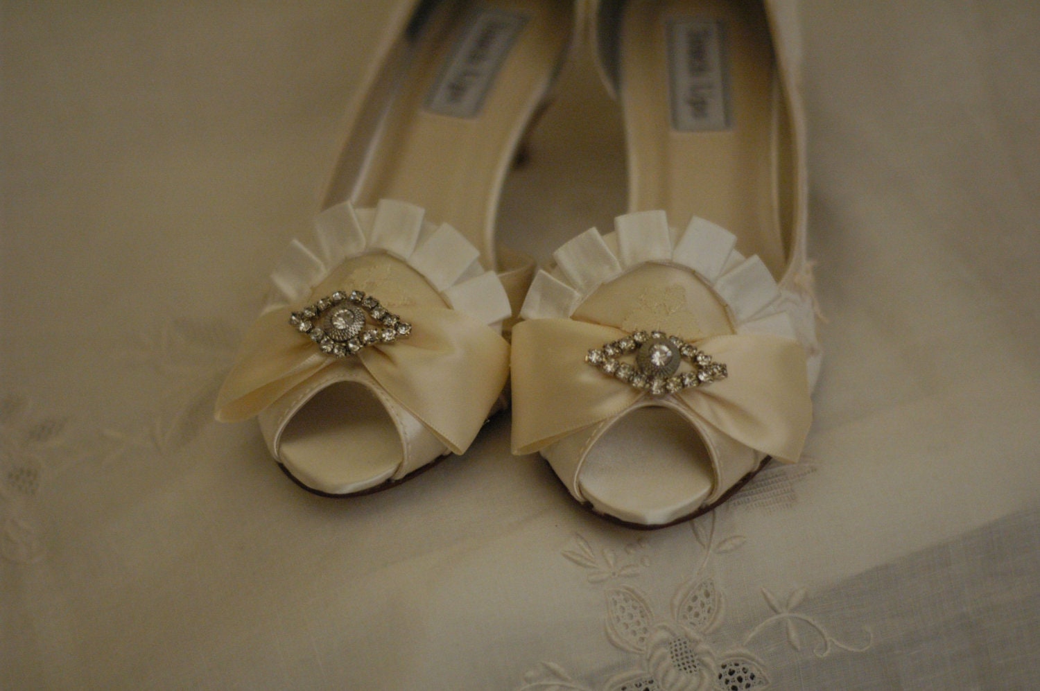 SALE Size 7 Marie Antoinette Ivory Lace Peep-toe Heels