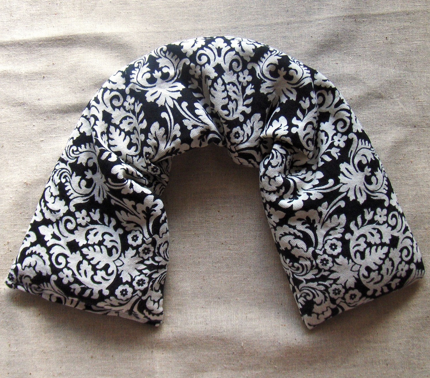 Lavender Flax Seed Neck Wrap - Black and White Damask - Hot Cold Wrap - Flaxseed Neck Pillow