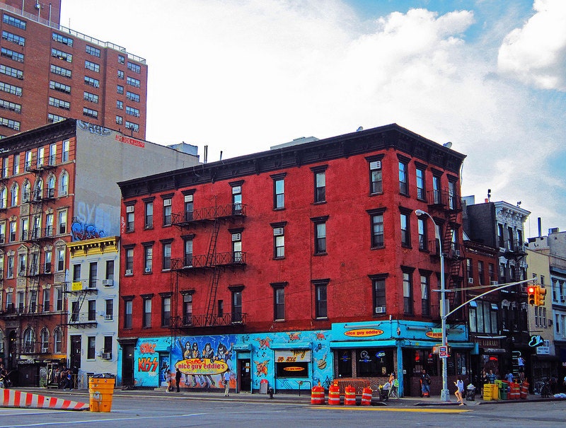 Red building with Kiss mural - 8"x10" metallic photo print