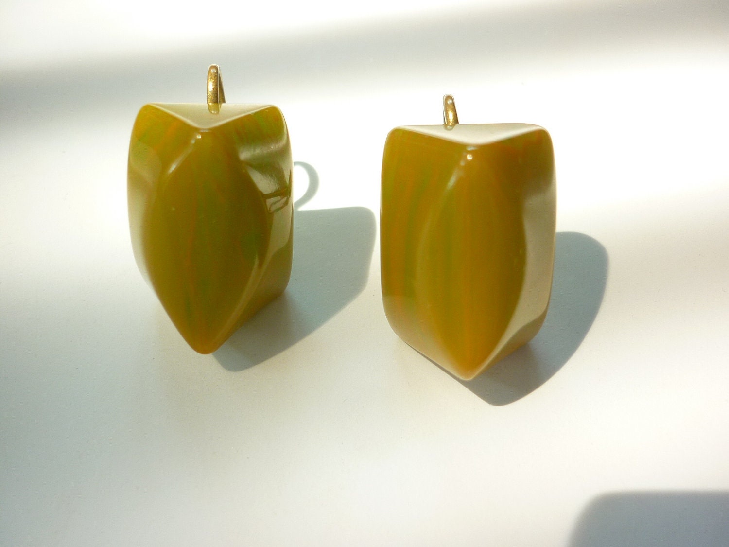 40s Bakelite Earrings lime and butterscotch swirl CHUNKY