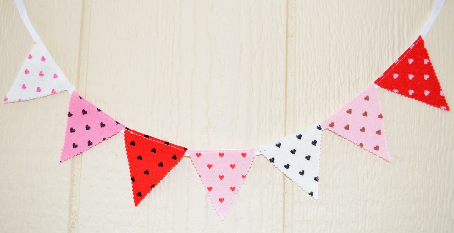 Valentine mini banner Happy Hearts Party 7 flags Garland felt for weeding baby shower room cake decorations ready to ship