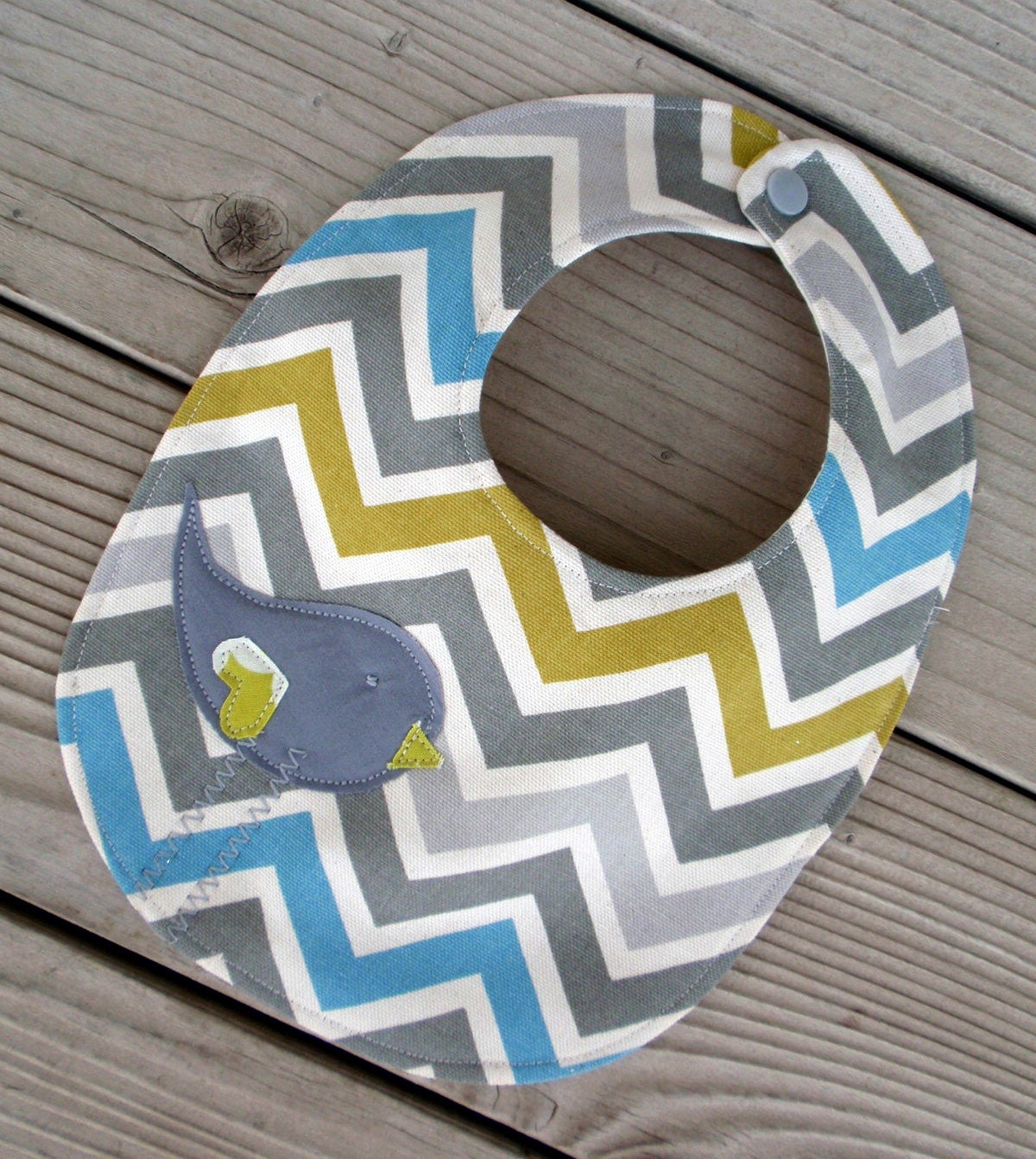 Summerland chevron baby bib with gray birdie