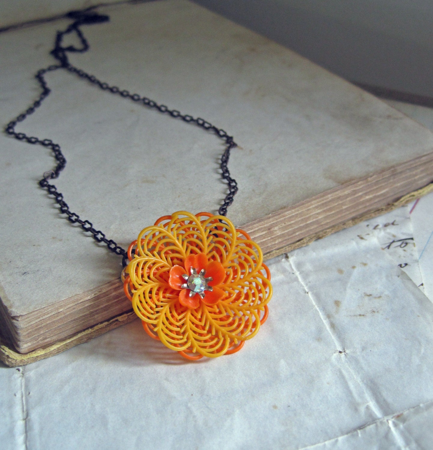 Sunburst Retro Bib Plastic Flower Necklace