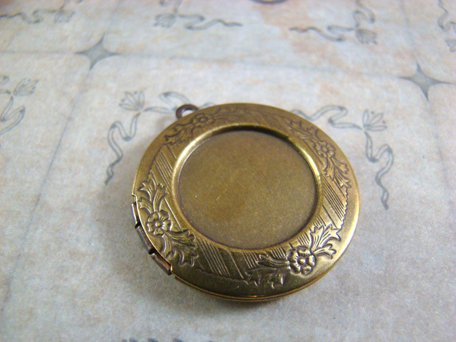 32mm Round Locket - Antique Brass - Set Of Two - Photo Lockets