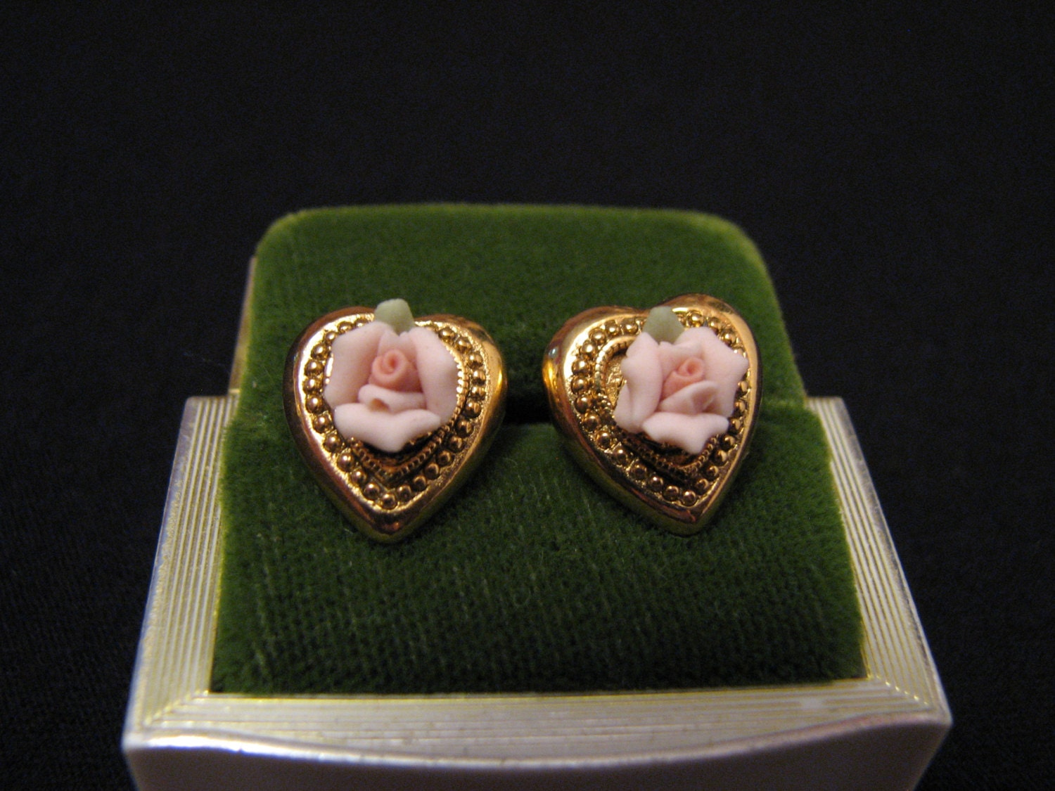 Vintage 1928 Gold Tone Porcelain Rose Flower Heart Pierced Earrings