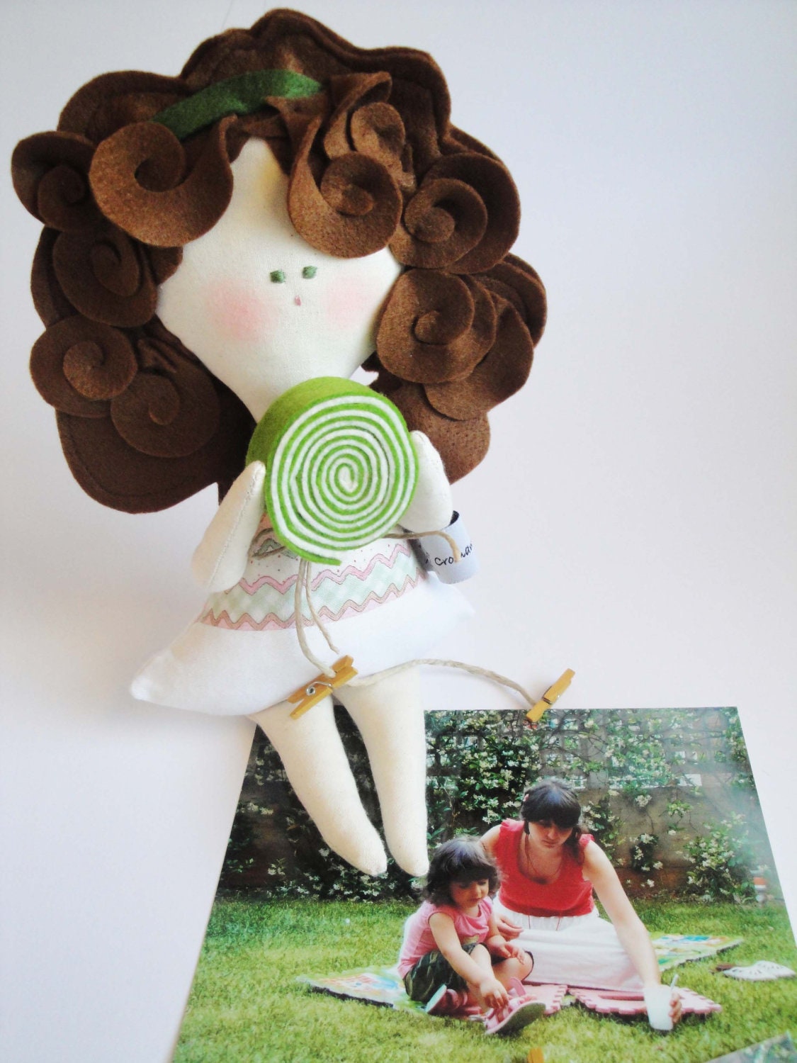 DOLL wall hanging photo frame / with milk and mint LOLLIPOP - Handmade in Italy -