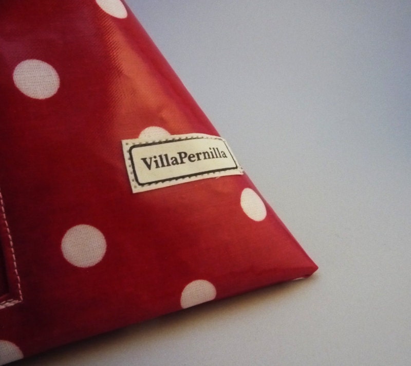 Wash bag for kids and light travelling, retro dots