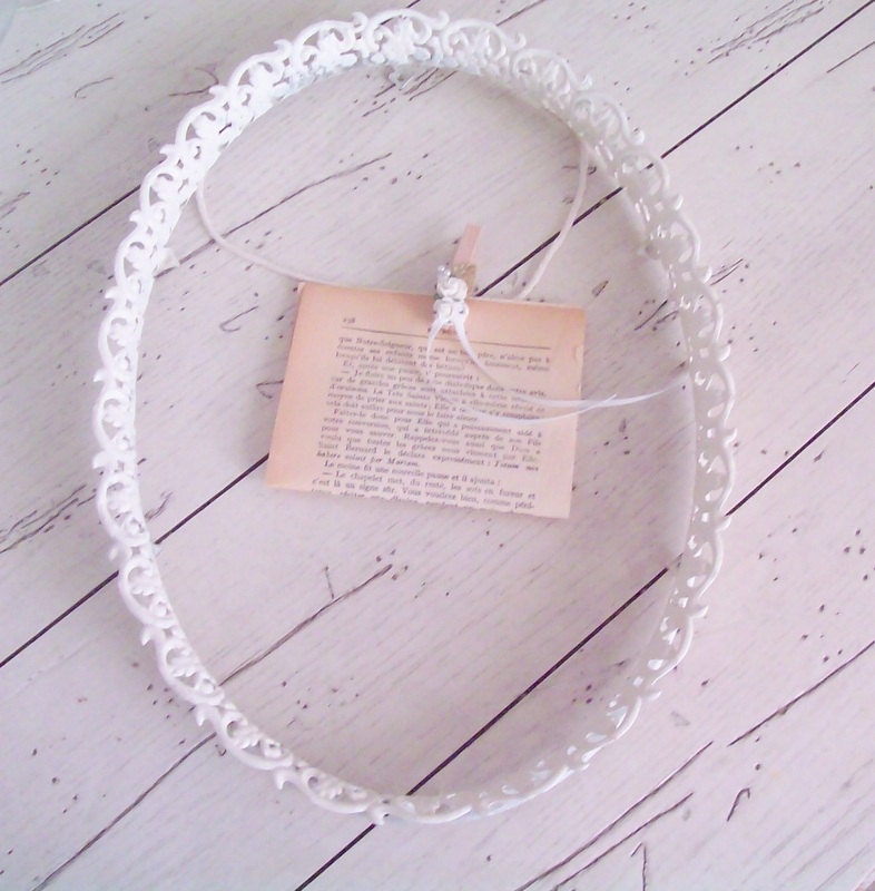 Vintage White Frame Organizer Necklace Holder Filigree Frame Oval Frame Shabby Chic Vintage Frame