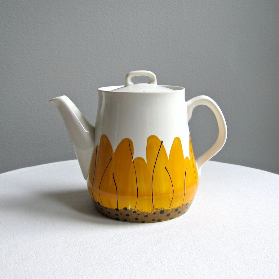Vera Neumann Island Worcester Sunflower Teapot, Jamaica 1960s Mid Century Modern Ceramic Pottery