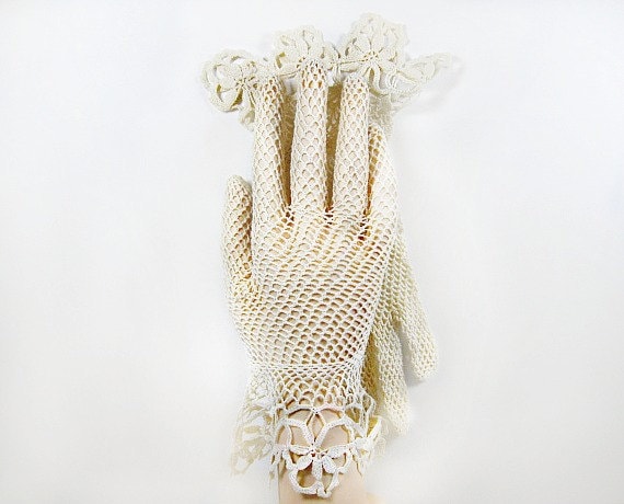 Vintage Crochet Lace Gloves in Ecru Flared Wrist Gauntlet Fishnet Bridal Wedding