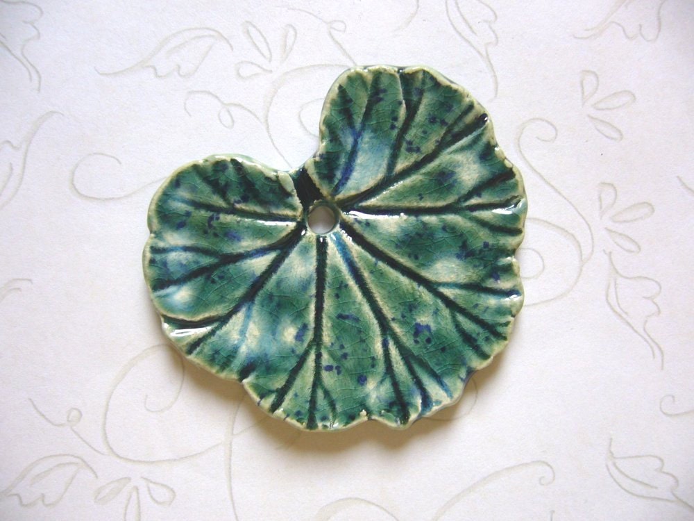Blooming Green Ceramic Leaf Pendant
