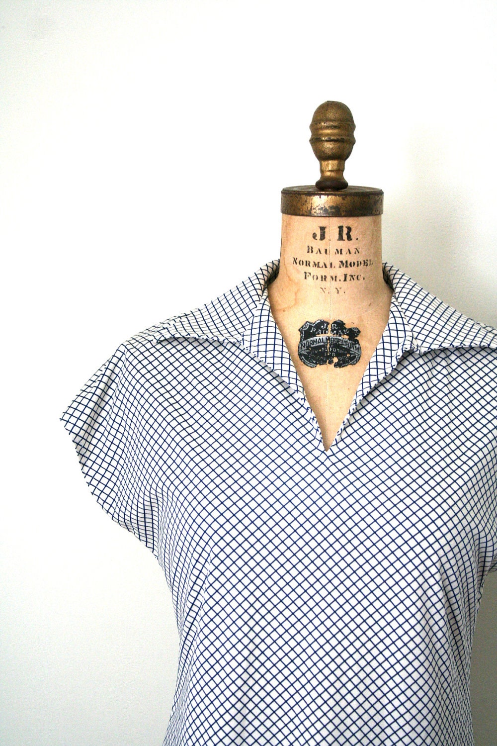 vintage blouse WIDE COLLAR retro 1970's POLYESTER navy blue / windowpane check