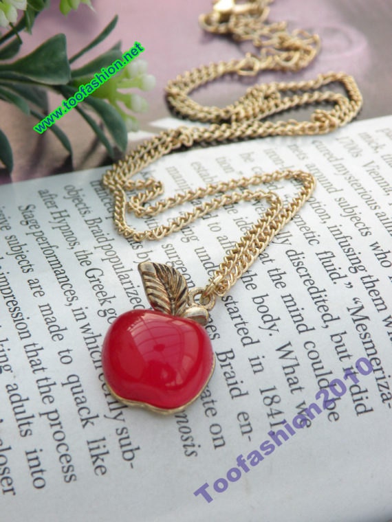 SALE - Pretty retro gold red apple pendant necklace vintage style