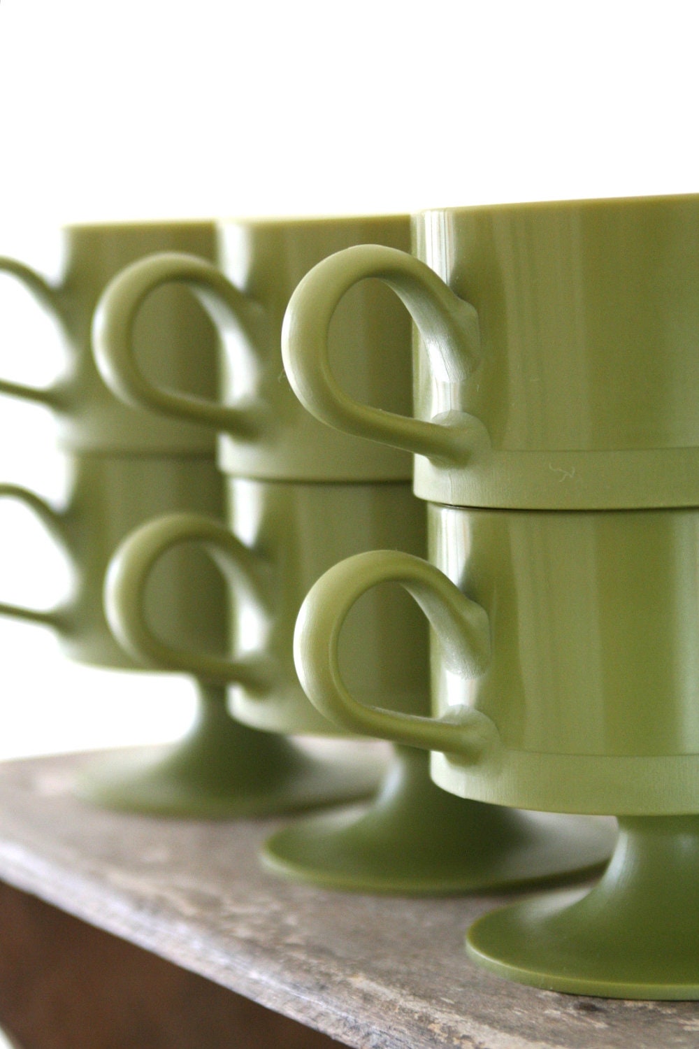 Vintage Stackable Picnic Cups in Avocado Green - Mid Century Retro Kitchenalia