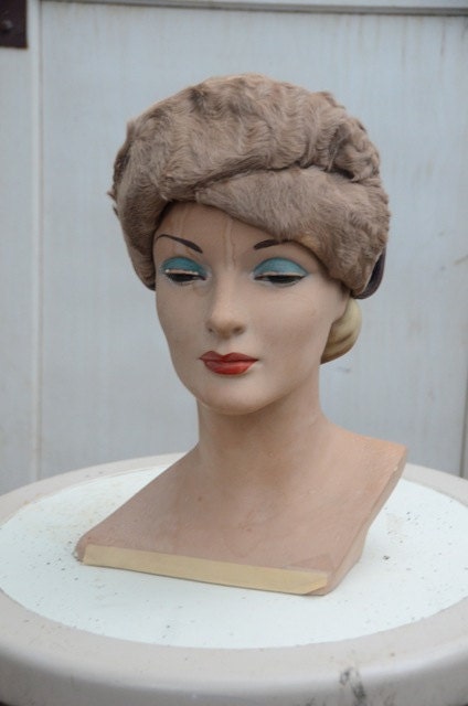 Spring summer mom mad men graduation vintage boho fur velvet chic brown tan wedding bride party wedding magnolia shabby retro madmen hat