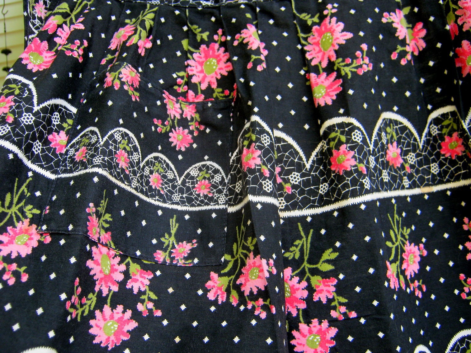Vintage Daisy Apron Pink Daisies Black Retro Kitchen
