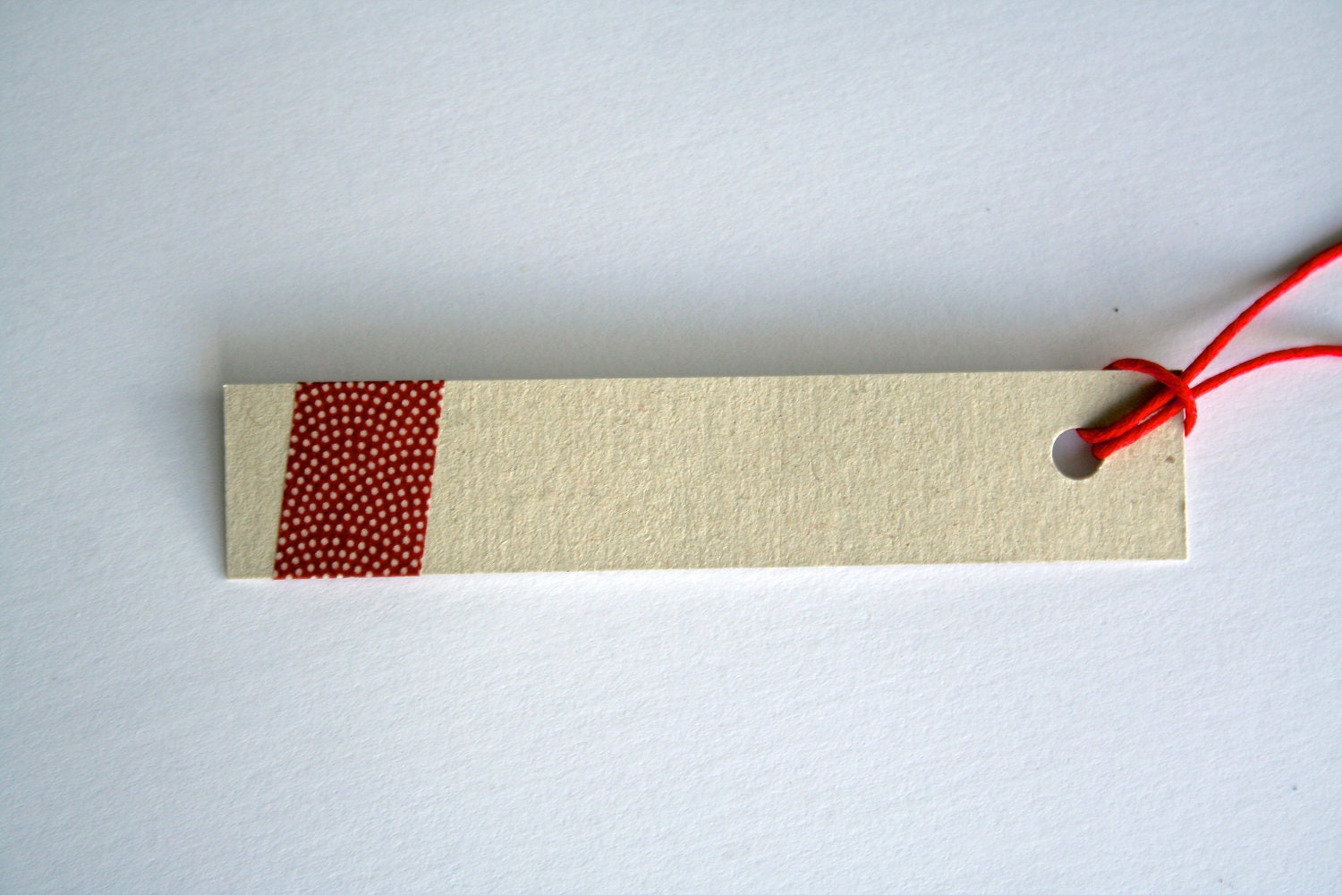 Kraft red gift tag - recycled paper and hemp twine (set of 20)