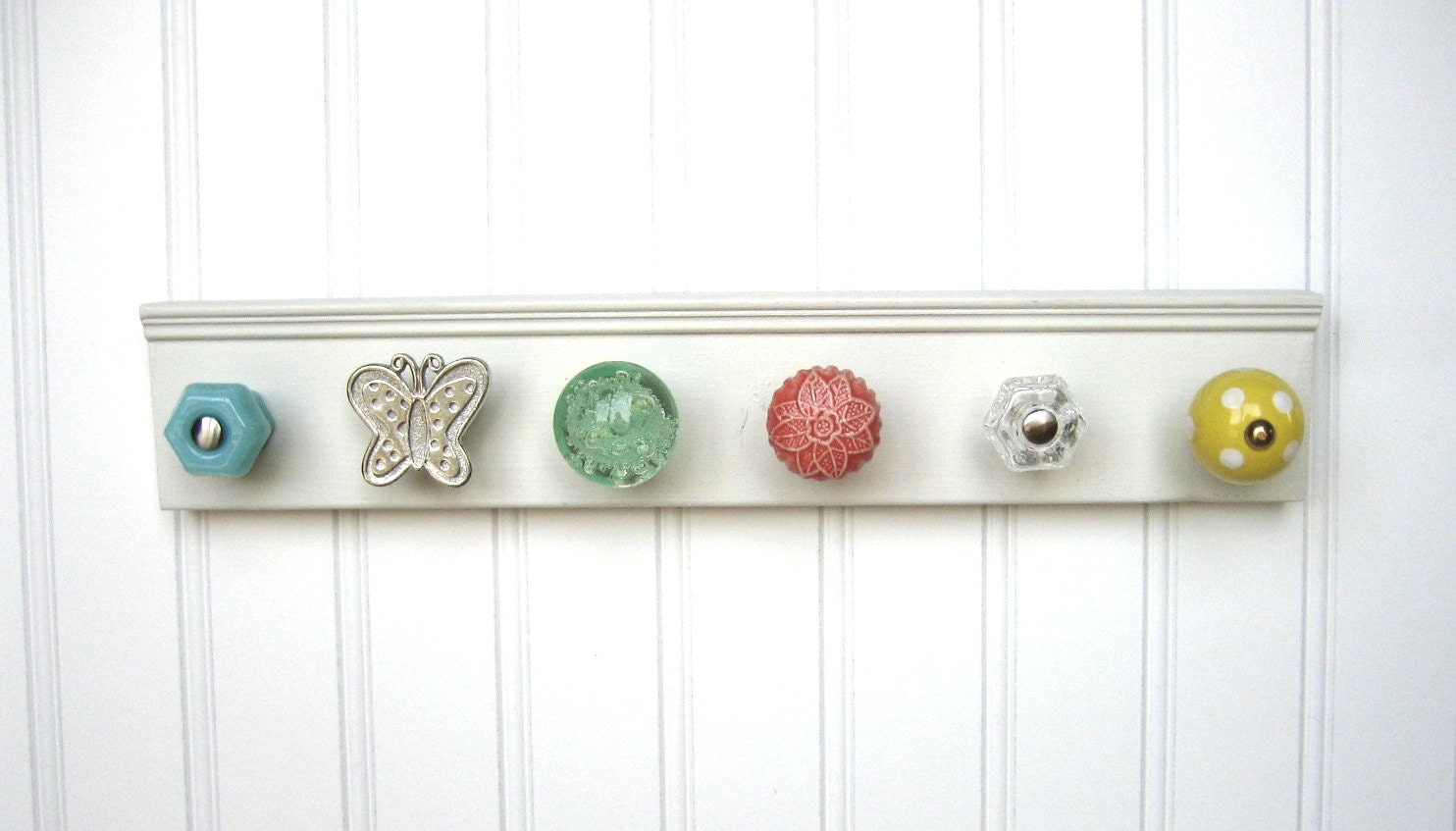 Necklace Display Jewelry Rack with Pastel Knobs