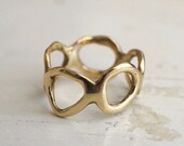 Organic Wedding band. 5 rustic loopy circles. 18k gold band. Lola