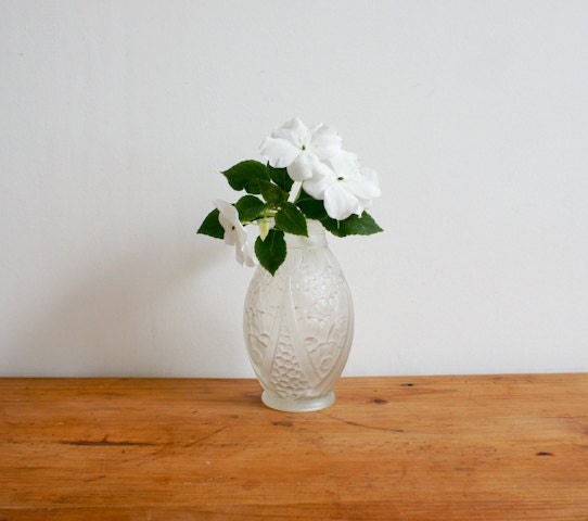 Art Deco Bud Vase // Vintage French 1930 // frosted glass vase // french cottage // shabby chic // french country farmhouse decor