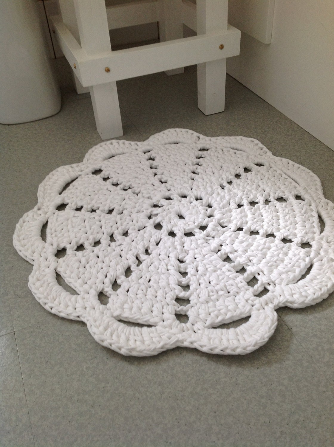 Gorgeous Crochet Rug Using Zpagetti T-Shirt Yarn - 21" Diameter