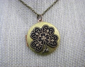 Vintage Four Leaf Clover Shamrock Locket Good Luck Irish Celtics Necklace