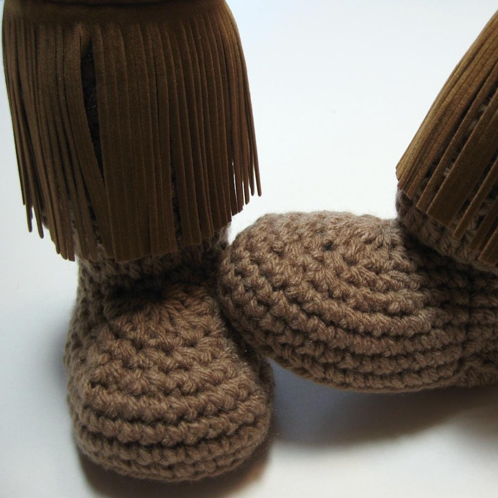 Crochet baby moccasins. Baby booties with fringe. Made to order. Infant and toddler booties.