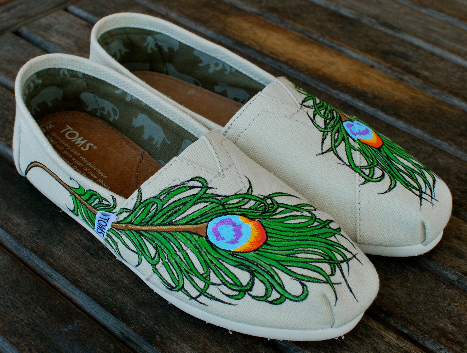 Wavy Peacock Feather TOMS