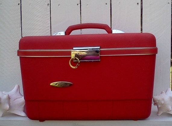 Vintage Suitcase Red Hot Traincase/Luggage/ With Key/Art Case/Mad Men/70s/College Dorm Storage Back to School.