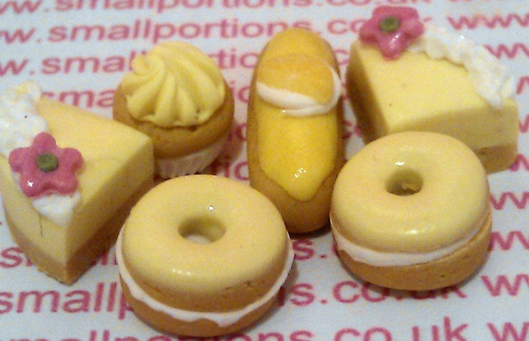 1:6 scale platter of lemon cakes for Barbie, Sindy etc.
