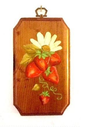 Charming Vintage Strawberries Daisy Wooden Plaque Wall Hanging Country Art Decor Handpainted Retro Flowers Groovy- Mother's Day Gift
