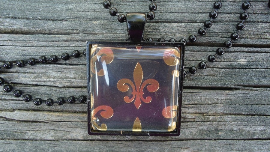 Black with Gold Fleur de Lis, Classic Glass Pendant