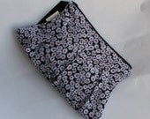 Women's Wristlet, Pleated Wristlet, Black White and Pink Daisy Print Pleated Wristlet
