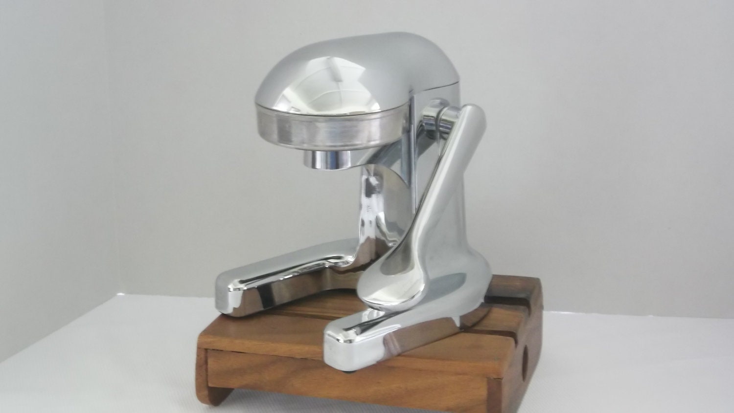 Hand Crank Juicer