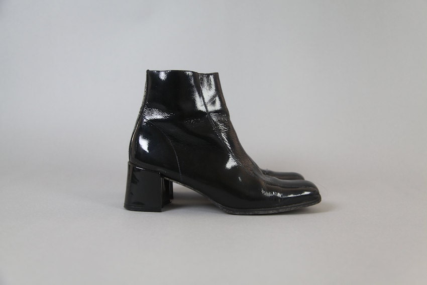 vintage shoes, 1990's GUESS patent leather zip up boots with heel, size 9, 40