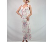 Rose bouquet floral nightgown. 1940's bias cut nightgown. 1940's nightie size 34.