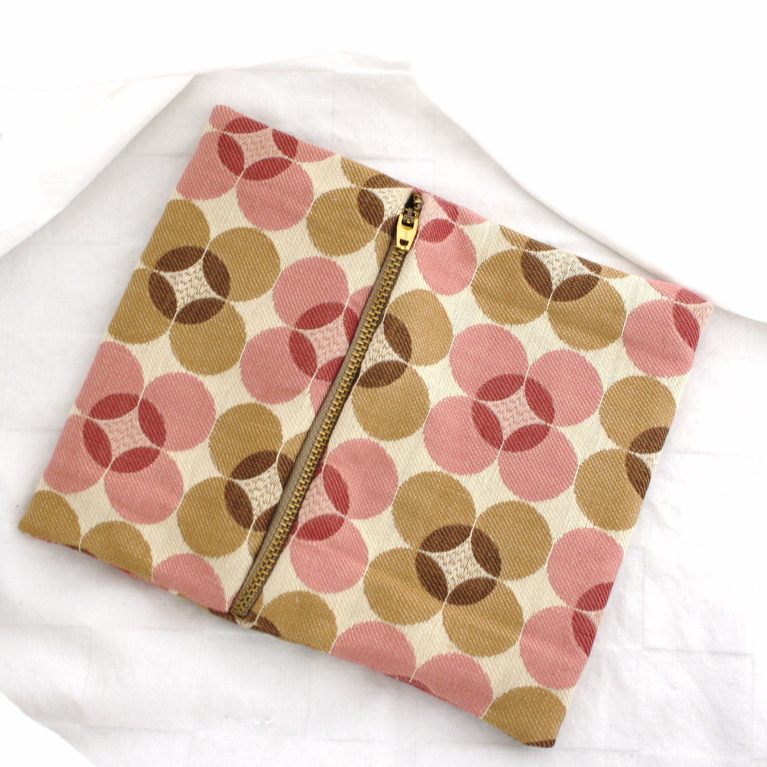 Zipper Pouch- passport holder, change purse or cosmetic bag. Zippered pouch in pink and brown fabric.