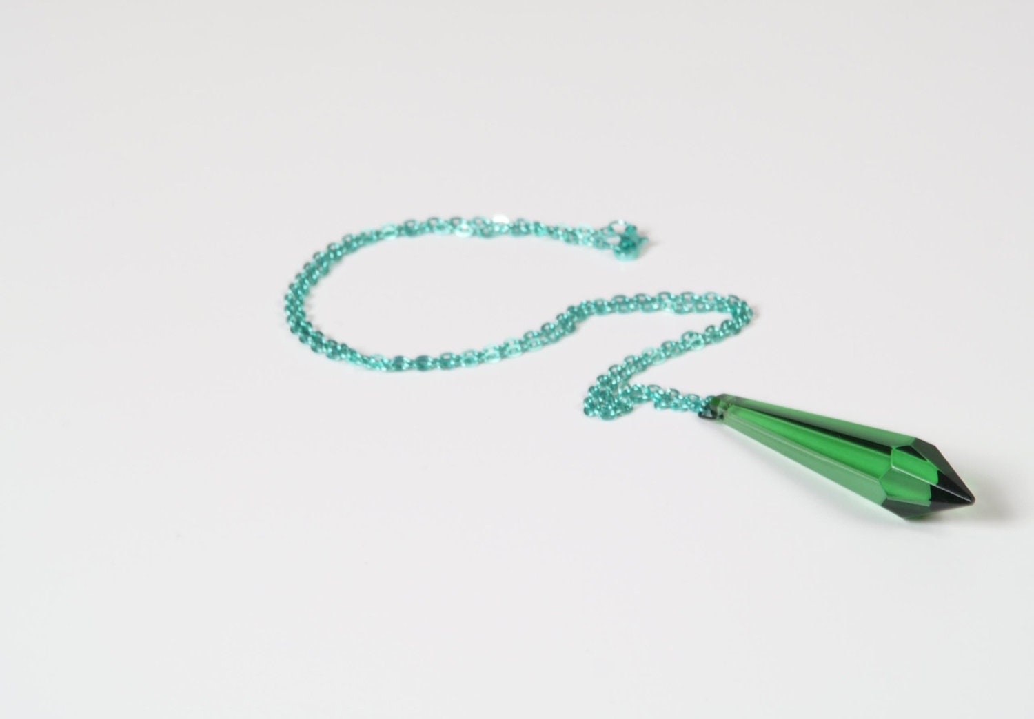 Green Crystal Pendant Necklace w/ Green Color Chain Spear Cut