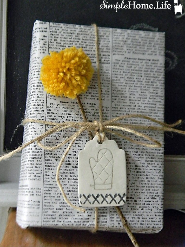 Oven Mitt Clay Tag - Ornament & Gift Wrap, Baked Goods