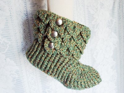 Crocodile Stitch Crochet Boot Slippers.  Women US 8-9, Euro 39-40