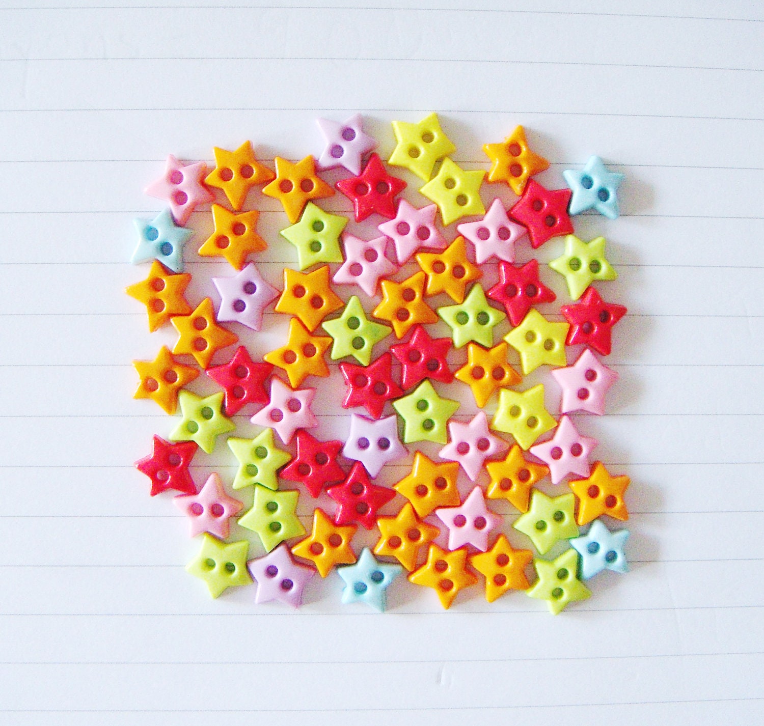 RAEWADOLLY 50pcs Star Button 10mm 2-hole
