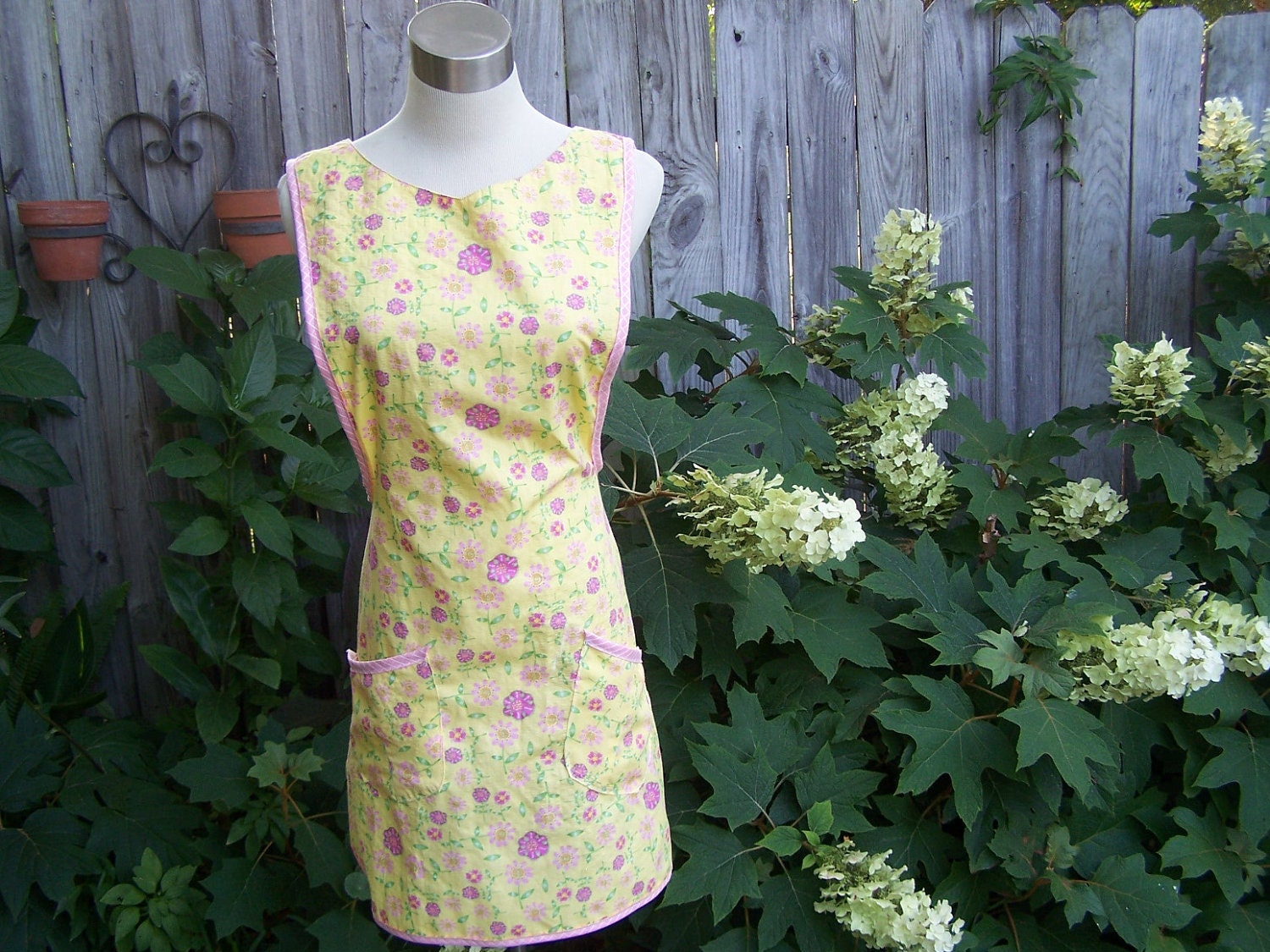 Garden of Fancy / Full Apron / Vintage Style Apron / Kitchen Apron