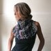 iLEAiYE Chunky Cowl scarf, in a Blue marble toned yarn