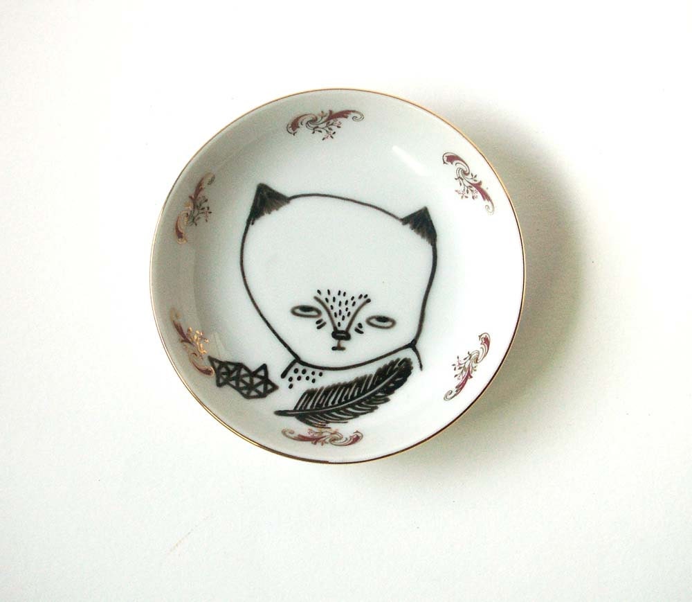 small hand painted plate -cat with feathers